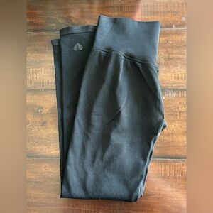 NWOT Women’s Best motion leggings